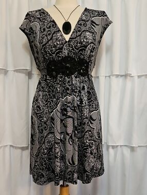 Beige By Eci Black & White V-Neck Floral Print Dress with Beaded Empire Waist